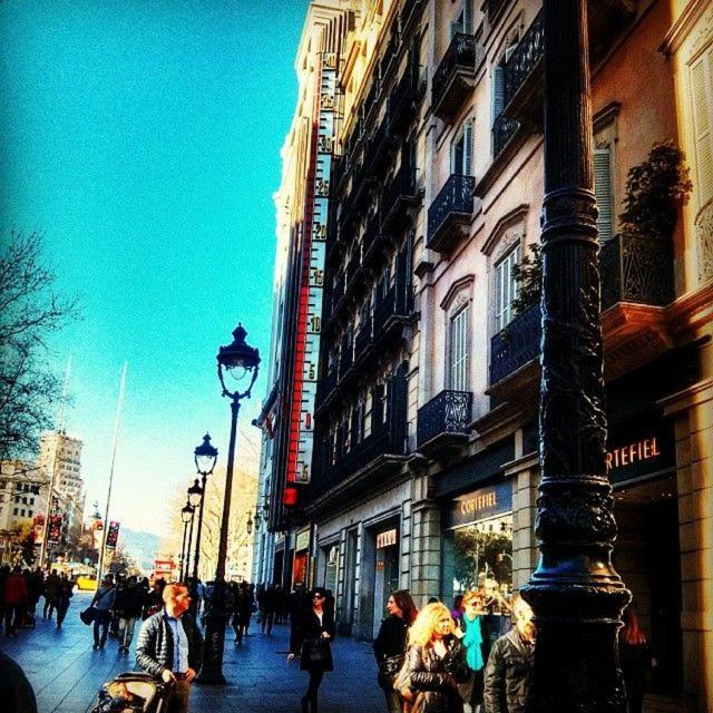 Habitacion Para Grupos Hasta 8 En Plena Rambla De Cataluna Барселона Экстерьер фото