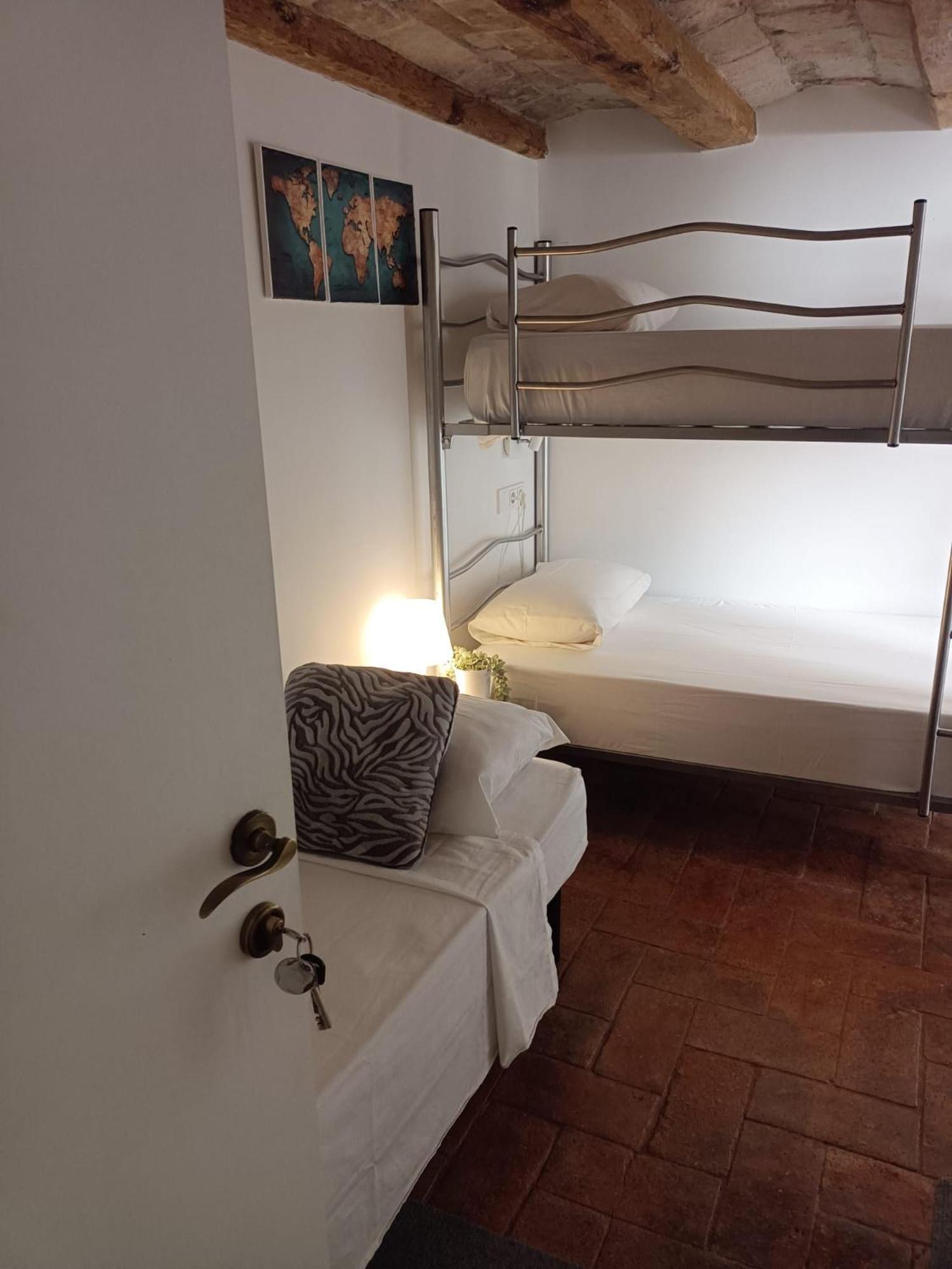 Habitacion Para Grupos Hasta 8 En Plena Rambla De Cataluna Барселона Экстерьер фото